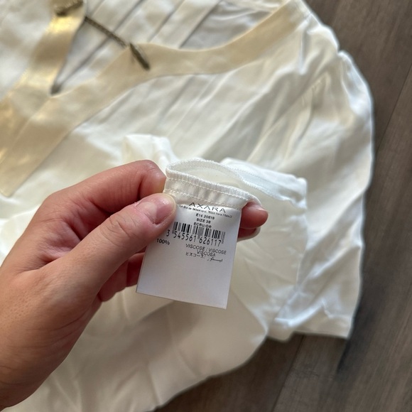 New Axara Ivory Pleated V Neck Clasped Silky Blouse - Picture 3 of 4